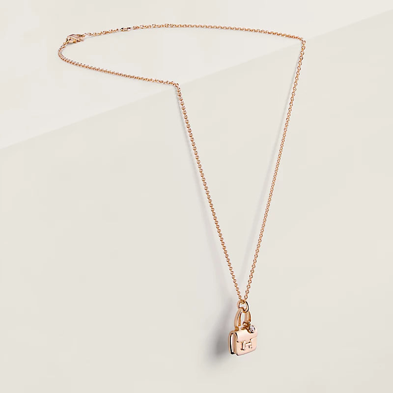 Amulettes Constance pendant